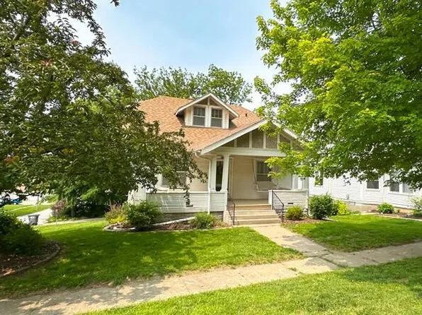 210 S Main St, Oakland, IA 51560