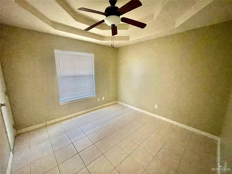 2305 N Dahlia St #2 — Photo 9