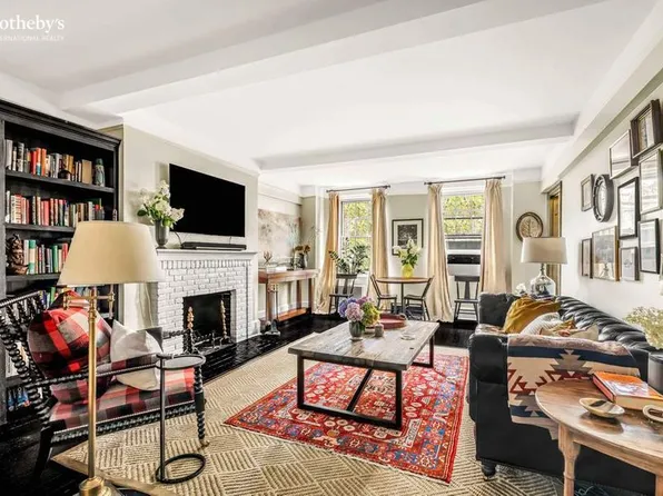 302 West 12th Street image 1 of 13