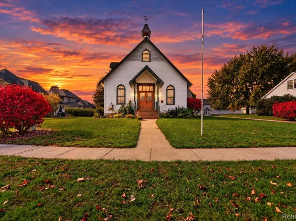 1116 Galloway Ln, Howell, MI 48843