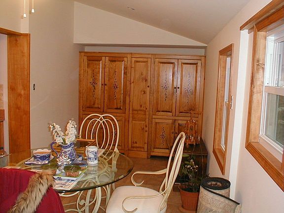 Kitchen Eat In and Amish pantry