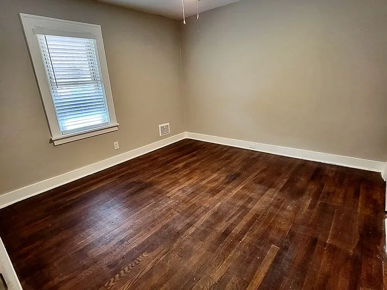 2048 Pioneer Ave — Photo 10