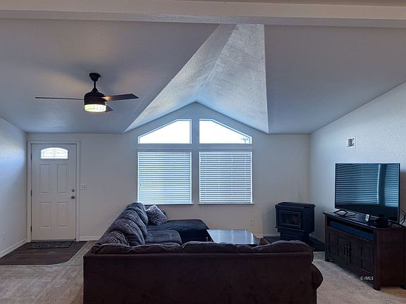 2nd image of 139 Tuolumne Rd