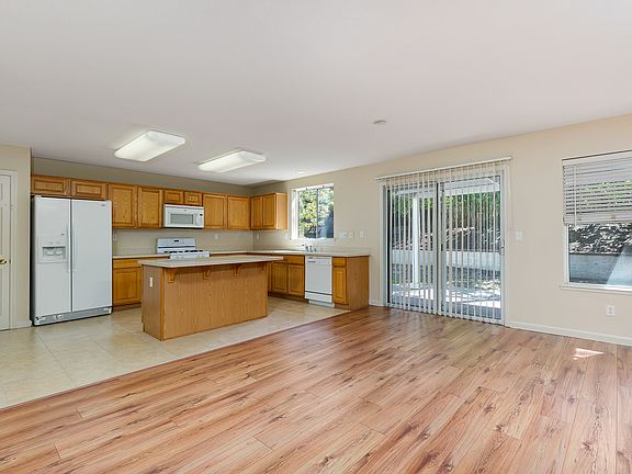 2nd image of 471 Fisher Cir