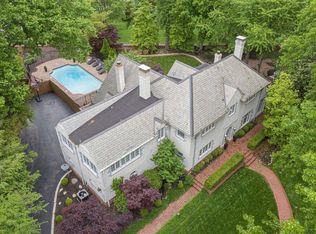 1 Southmoor Dr, Saint Louis, MO 63105