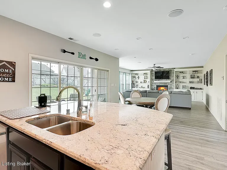 1919 Carabiner Way — Photo 7