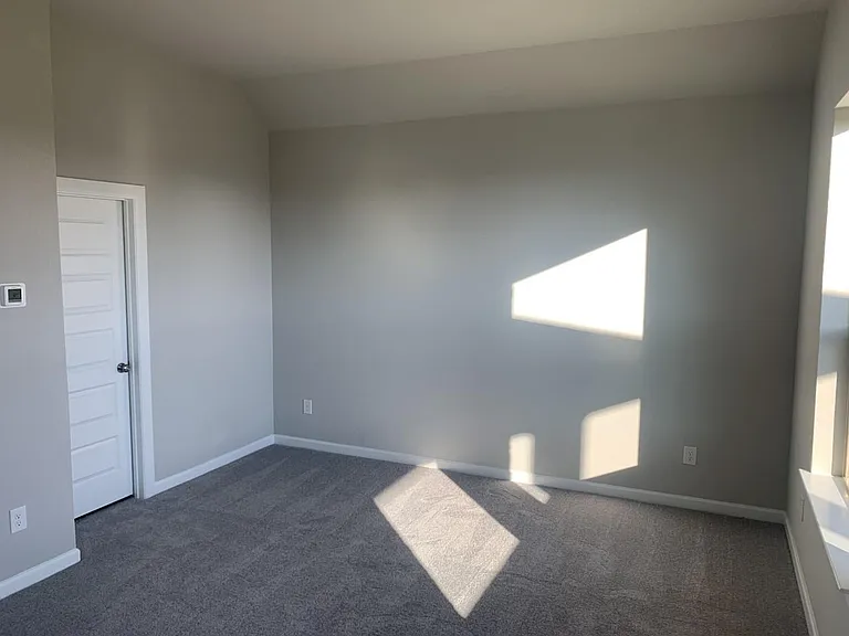 1821 Leo Dr — Photo 7
