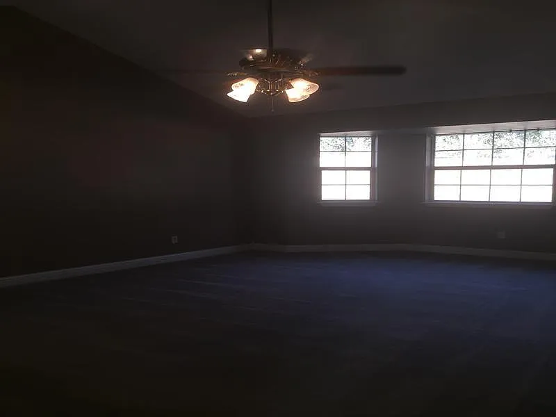 4 bed, 2400 sqft, $2,195 — Photo 4