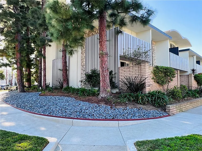 4745 S La Villa Marina #J — Photo 26