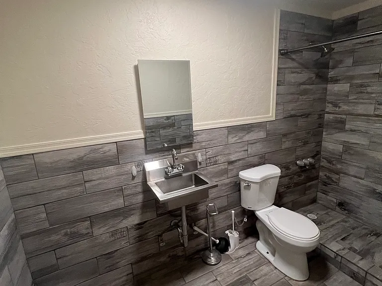 342 E 4th St #2 — Photo 7