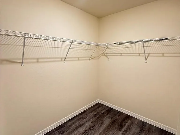 575 Oakshire Ln — Photo 7