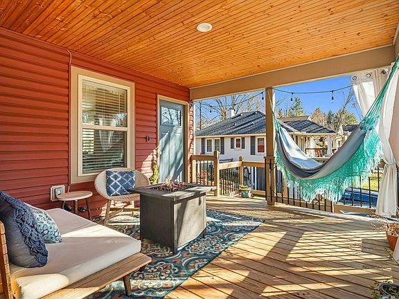 2nd image of 695 Reed St