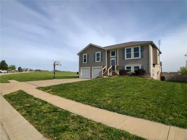 400 Lake Meadows Dr, Smithville, MO 64089