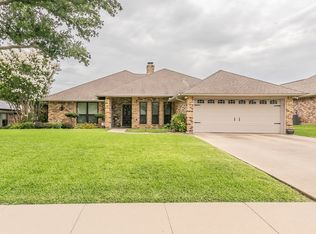 10153 Stoneleigh Dr, Benbrook, TX 76126