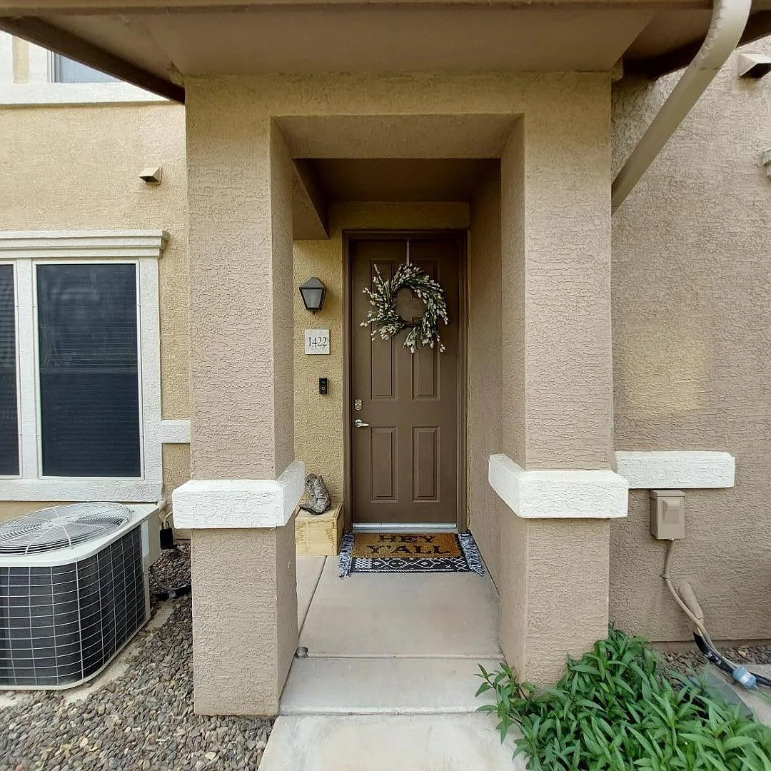 1 bed, 1.0 bath, 892 sqft, $1,400 — Photo 1