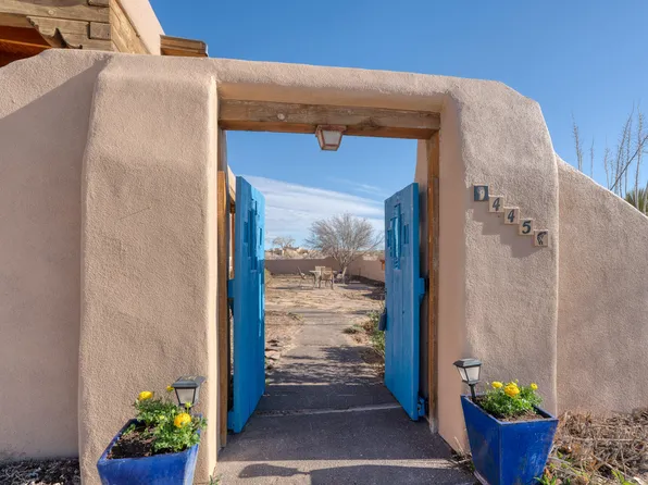 445 Sagebrush Dr, Corrales, NM 87048