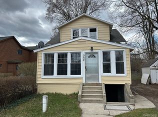 532 Kennard St, Lake Orion, MI 48362