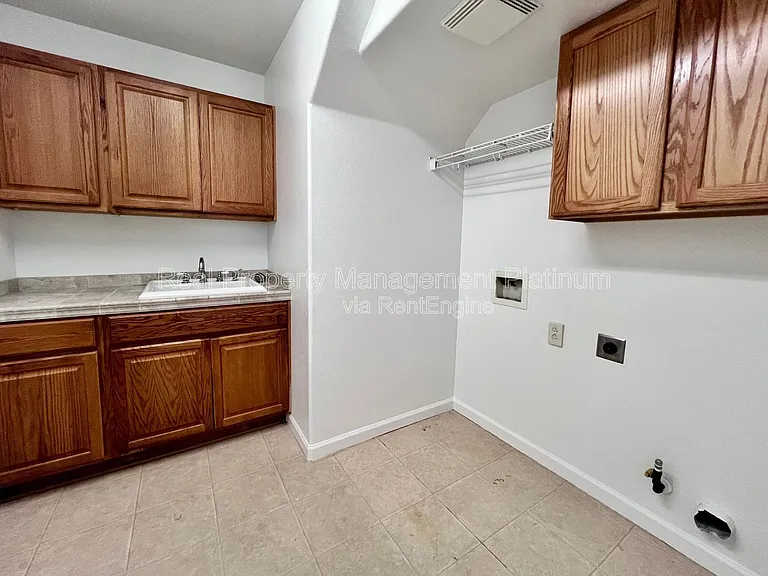 6054 E Hampton Way — Photo 6