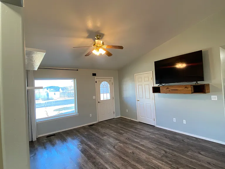 704 Ambrose Ave — Photo 3