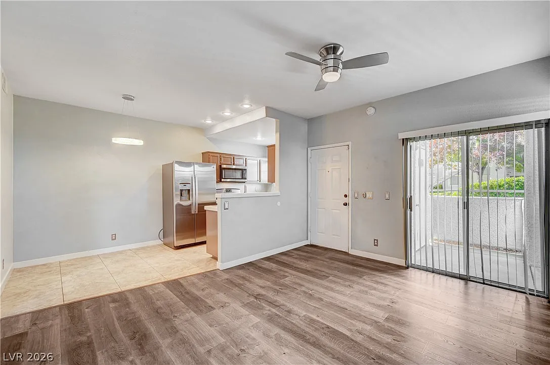 2 bed, 2.0 bath, 931 sqft, $1,600 — Photo 3