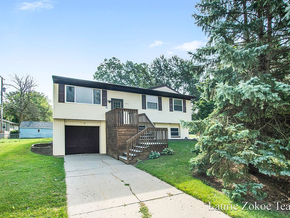 1st image of 704 Faircrest Ave NW