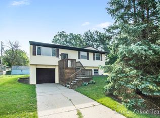 704 Faircrest Ave NW, Grand Rapids, MI 49534