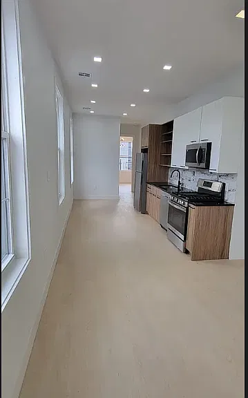 283 Webster Ave #2L — Photo 6