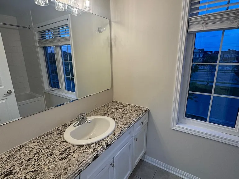 182 Higginbotham Cres — Photo 16