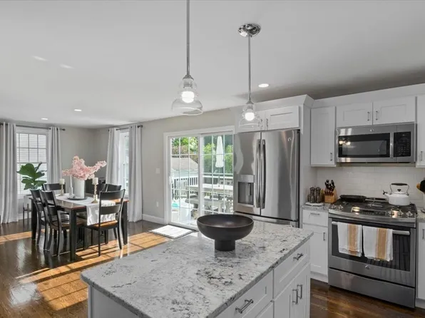 53 King St, Hanover, MA 02339