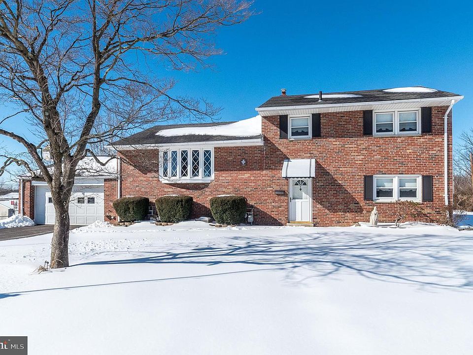 1st image of 908 G Ave