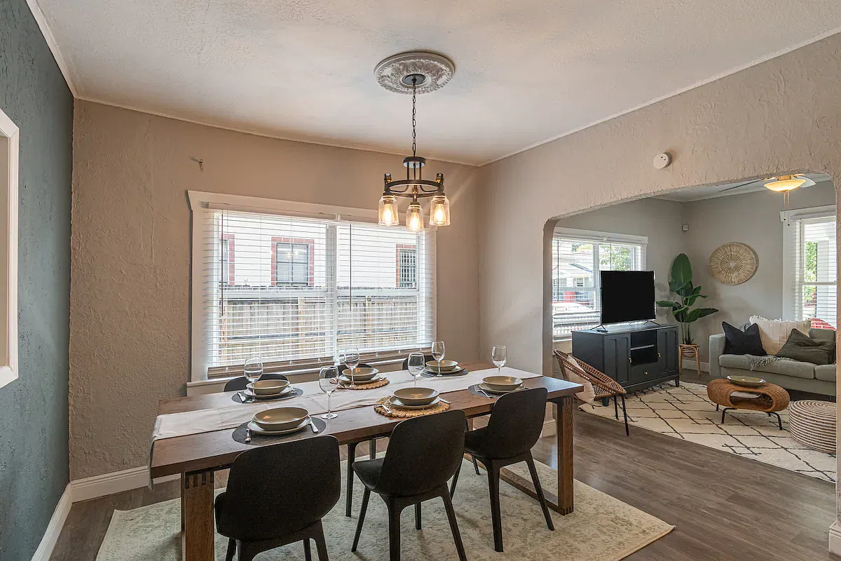 2 bed, 1000 sqft, $2,295 — Photo 4