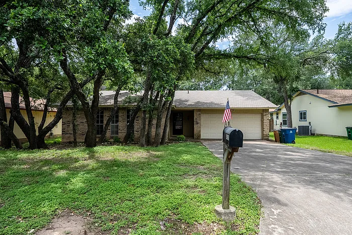 4209 Harcourt Dr — Photo 1