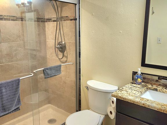 4th image of 101 Old Ferry Rd Unit 8D