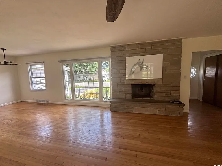 1804 W Iles Ave — Photo 4