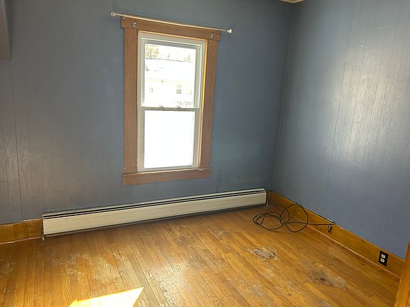 4th image of 8-10 Burt St #8.5