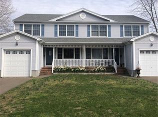 930 Oldfield Rd, Fairfield, CT 06824