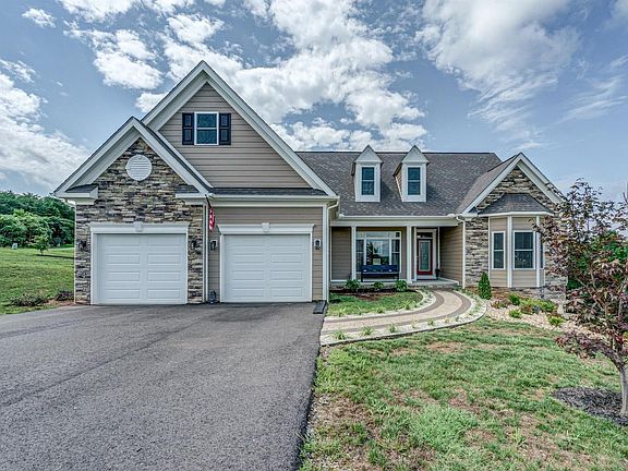 5th image of 35 Watch Hill Cir