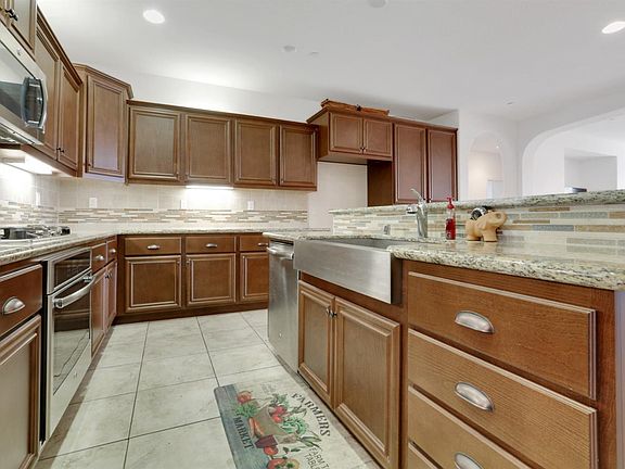4th image of 2106 N Silvervale Ct