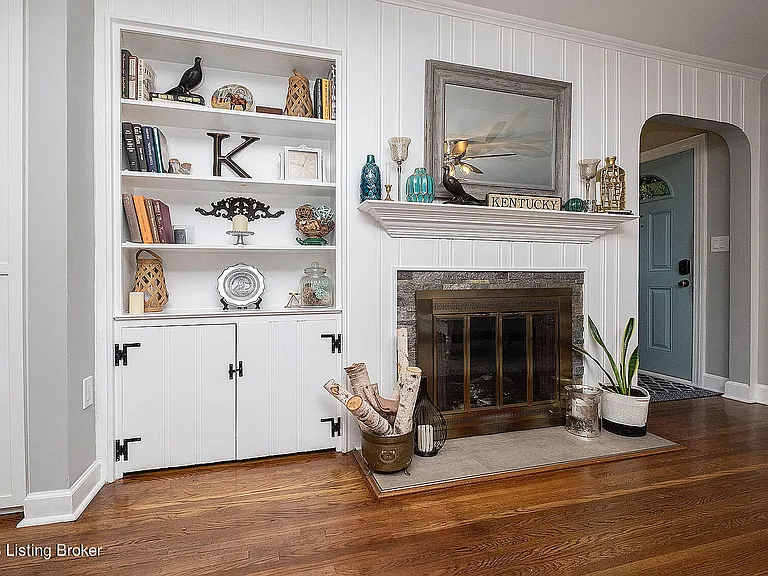 211 S Sherrin Ave — Photo 4