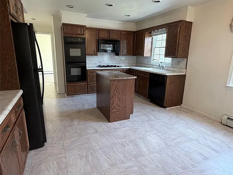 216 Maple Ave — Photo 5