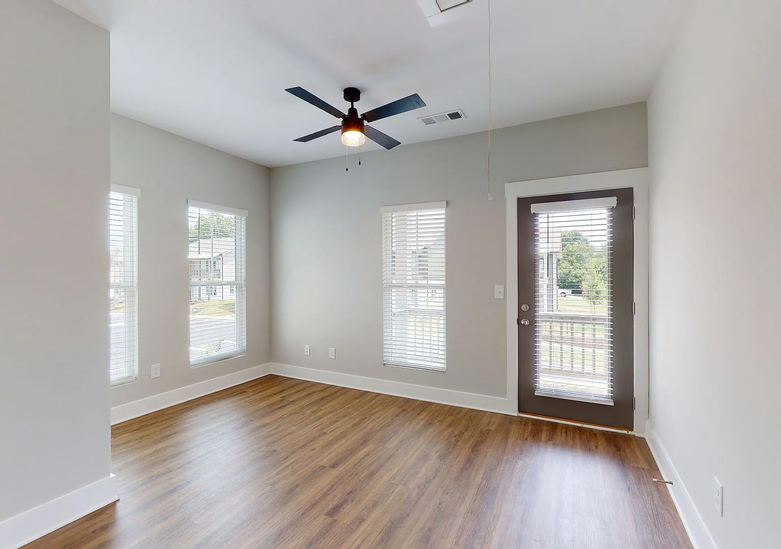 Pre-Leasing For August 5th 2027! — Photo 4