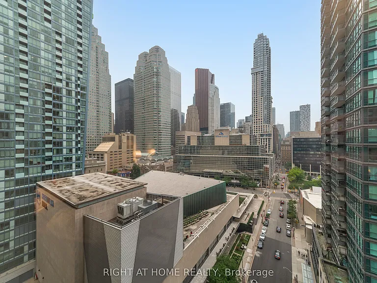 25 The Esplanade #1610 — Photo 32