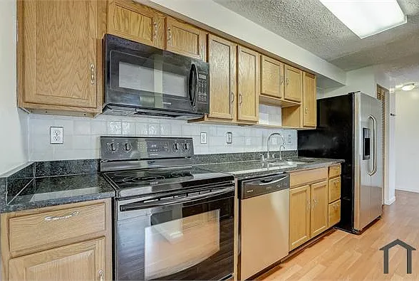 12415 Hickory Tree Way #L — Photo 25