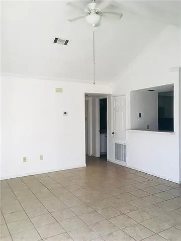 604 Rue St #D — Photo 3