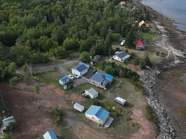 402 Smith Point Rd, Cumberland, NS B0K 1Y0