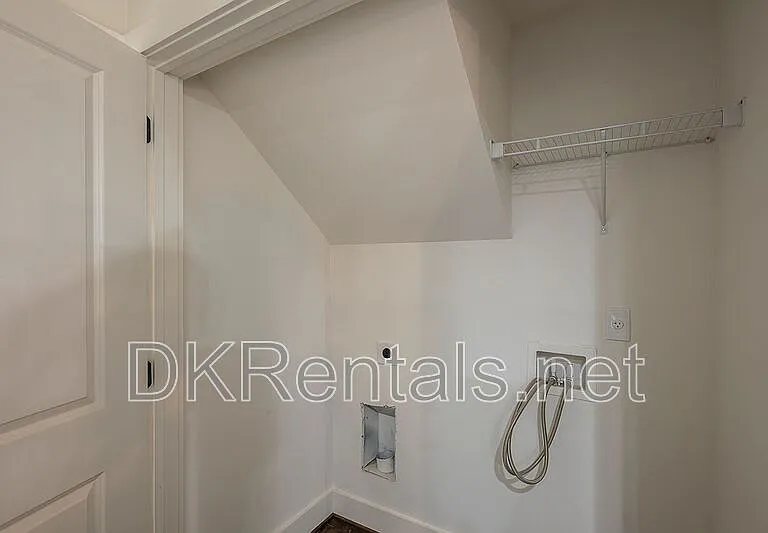 737 Helen St NW — Photo 22