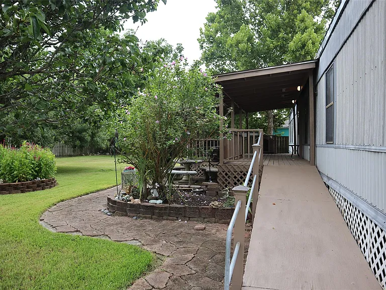 14134 Brownsville St — Photo 19