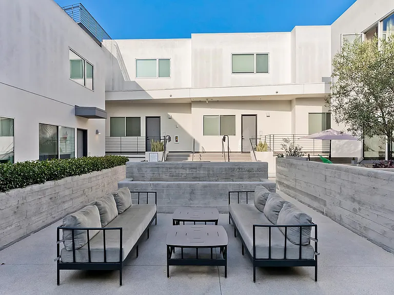 957 Figueroa Ter #313 — Photo 28
