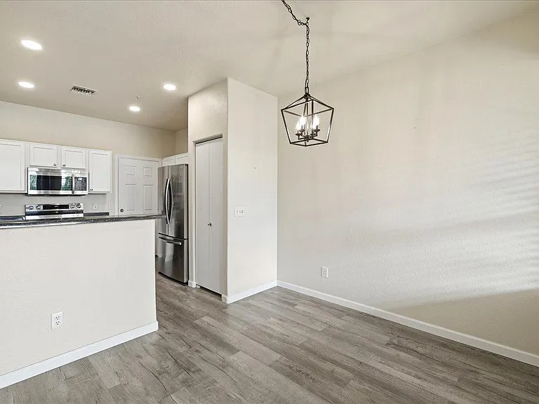 1633 E Lakeside Dr #63 — Photo 3