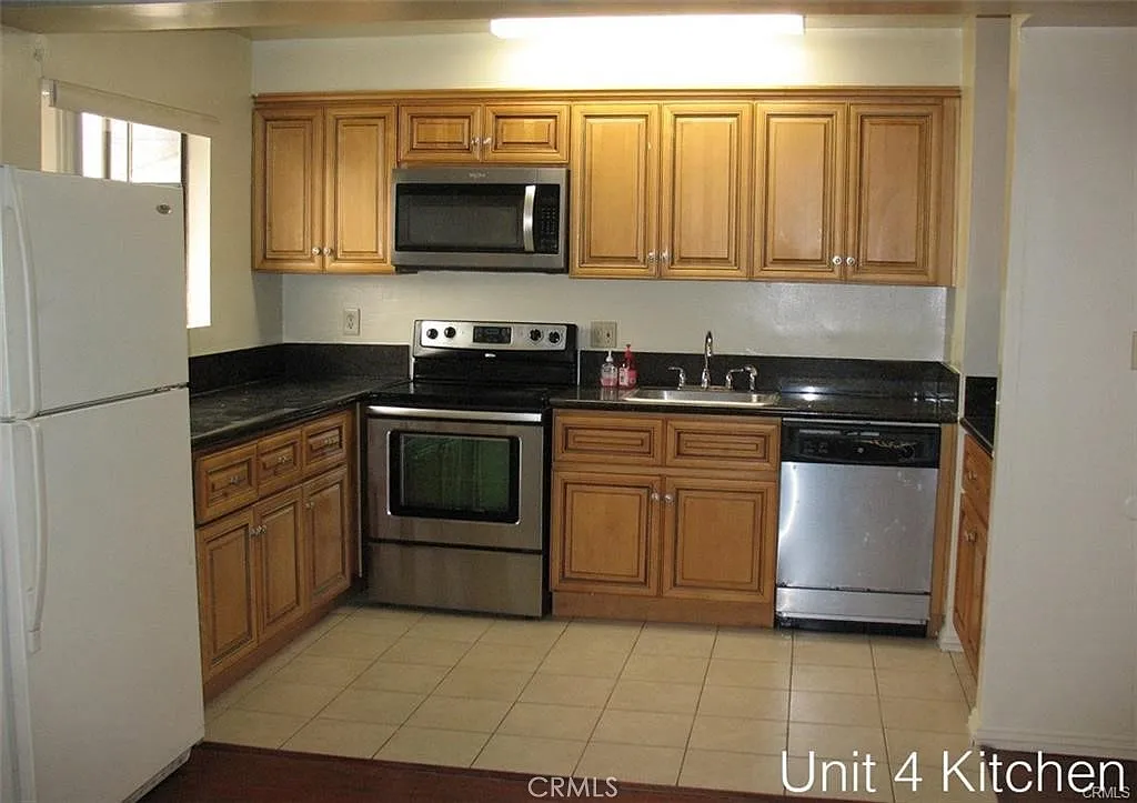 2 bed, 800 sqft, $2,500 — Photo 2